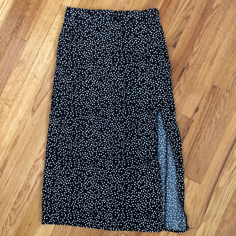 Mid length skirt